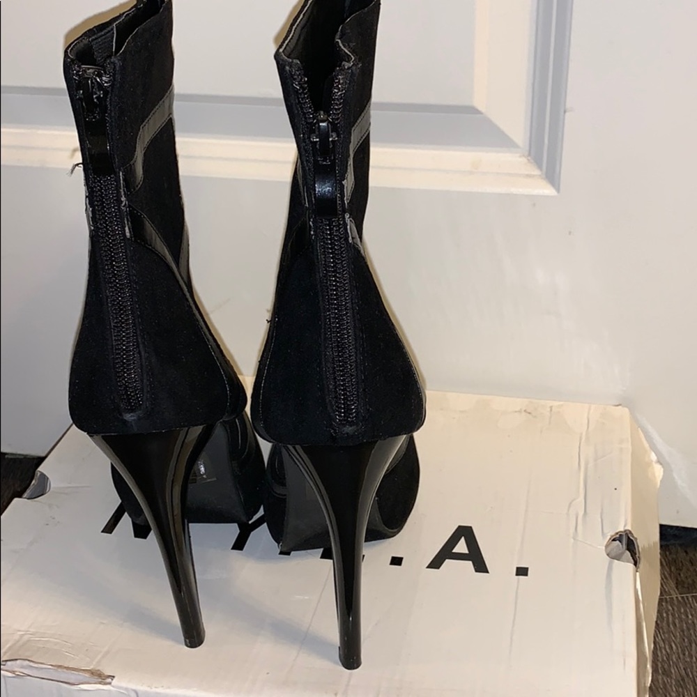 Stylish booties - Picture 5 of 5